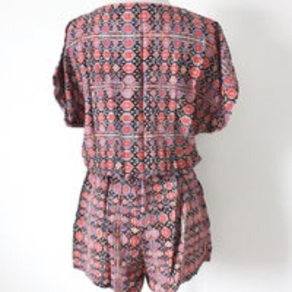 Forever 21 Surplice Front Printed Shorts Romper Jumper Size Small - Picture 5 of 7